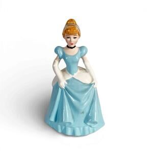 Vintage Walt Disney Productions Japan Cinderella Figurine 5.5" Princess